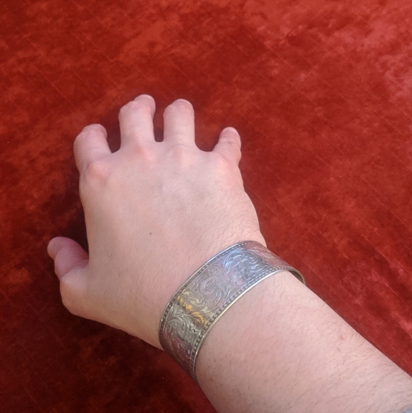 Stunning Ed Levin Engrave Sterling Cuff - Picture 2 of 6